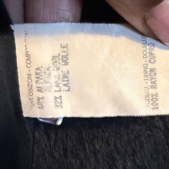 Vintage Gucci Alpaca Coat in great condition!! Comes with Garment Bag - Picture 14 of 14